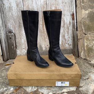 Born black poly boots size 8. Never worn.